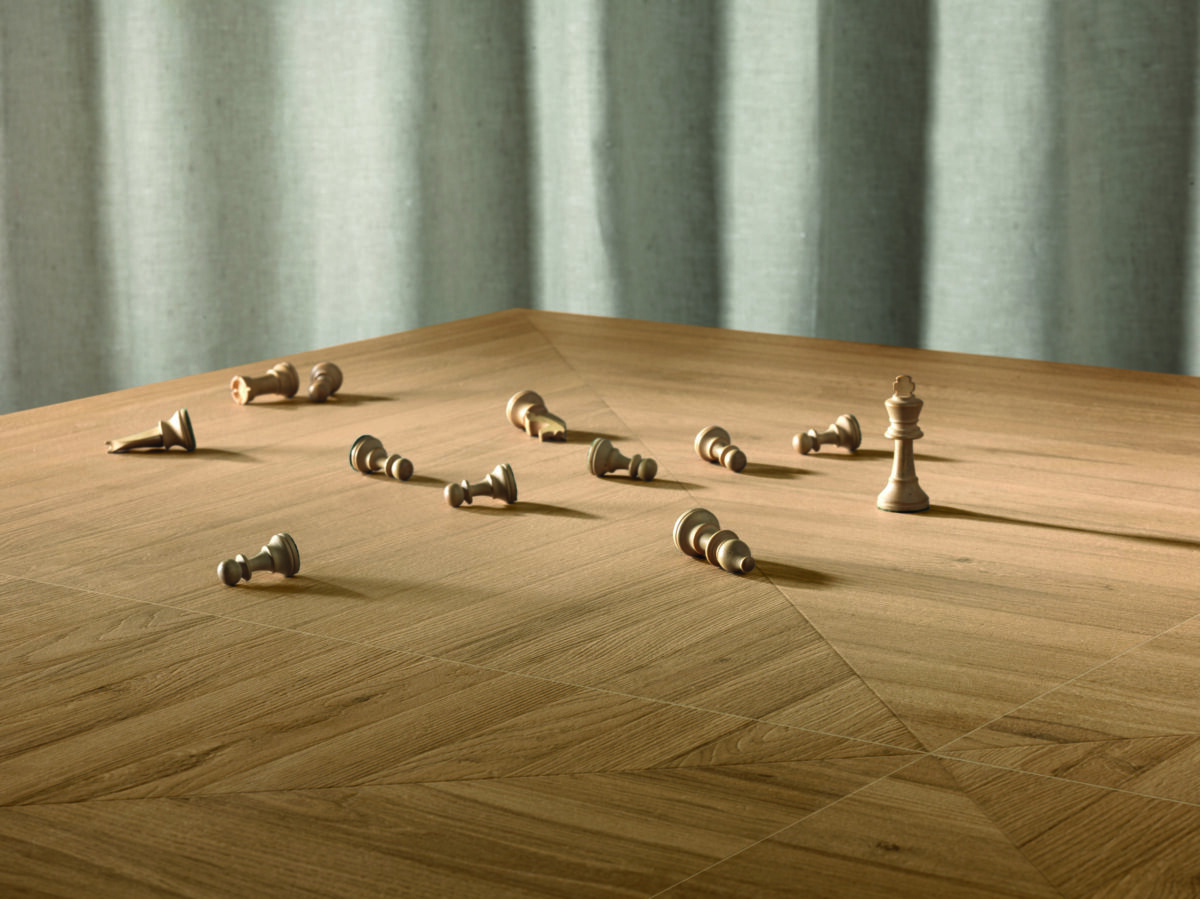 EMIL CERAMICA PLAYWOOD PLAYTANGRAM INTENSE OAK 100X100 NAT PŁYTKA GRESOWA DREWNOPODOBNA - obrazek 4