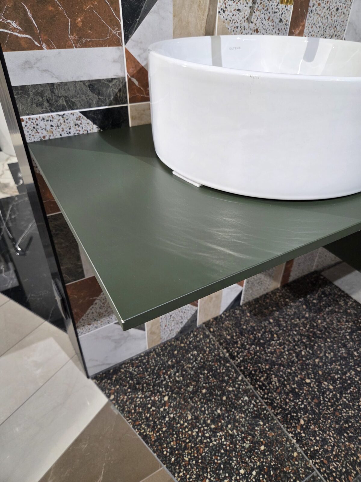 ELITA SZAFKA ŁAZIENKOWA PODUMYWALKOWA - ZESTAW LOOK 60 1S FOREST GREEN MATT, BLAT NASZAFKOWY, UCHWYT LISTWOWY  LOOK GOLD 60 MODEL Z EKSPOZYCJI - obrazek 2